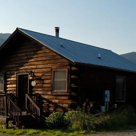 Engadine Inn And Cabins-3