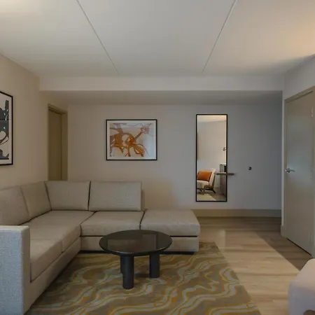 Hilton Winnipeg Airport Suites-2