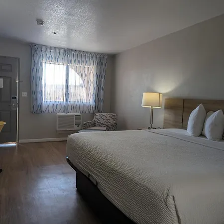 Days Inn By Wyndham Bullhead City-3