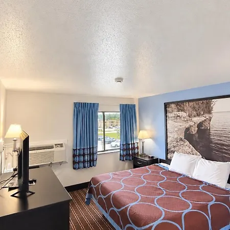 Super 8 By Wyndham Wisconsin Dells-3
