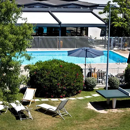 Ibis Styles Avignon Sud-3