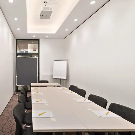 Super 8 By Wyndham Munich City North-3