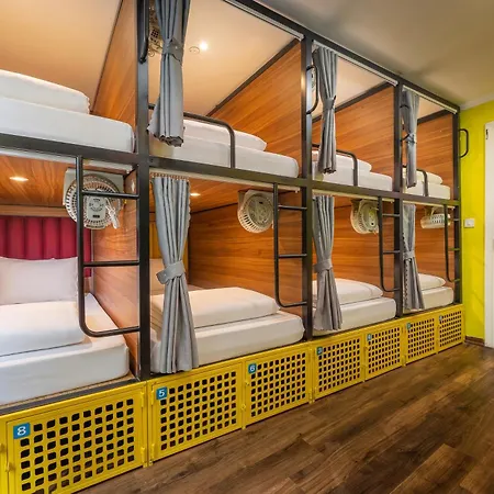 Hanoi Backpackers Hostel & Rooftop Bar-3