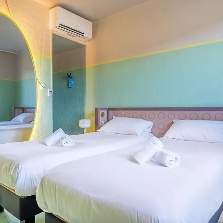 Ibis Styles Pont Du Gard Route D'Avignon-3
