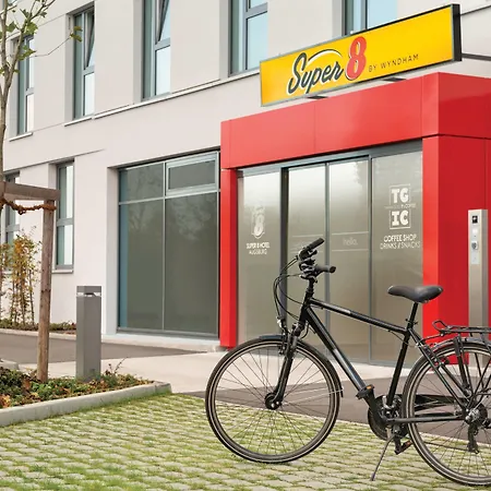 Super 8 By Wyndham Augsburg-2