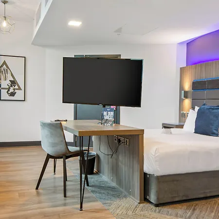 Roomzzz Manchester Victoria-2