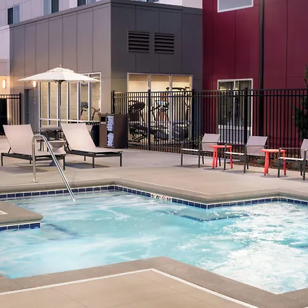 Courtyard By Marriott Pullman-3