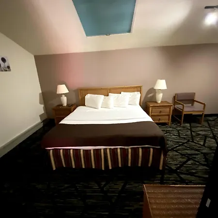 Woodland Inn & Suites-3