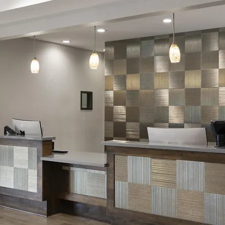 Best Western Plus College Station Inn & Suites-3