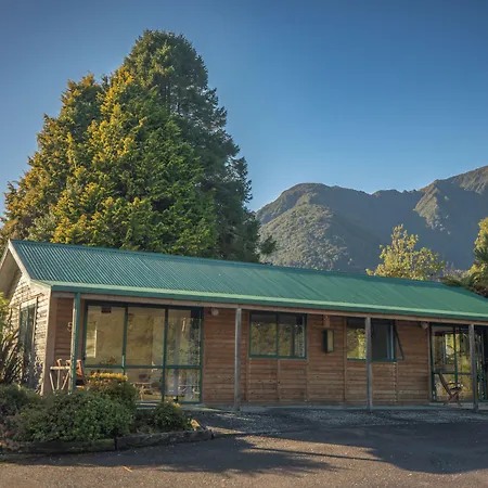 Rainforest Motel-3