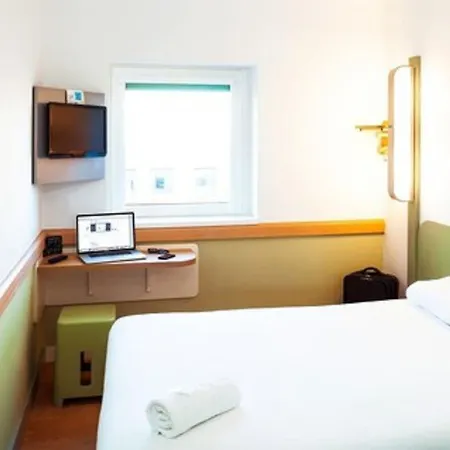 ibis budget Manchester Salford Quays-3