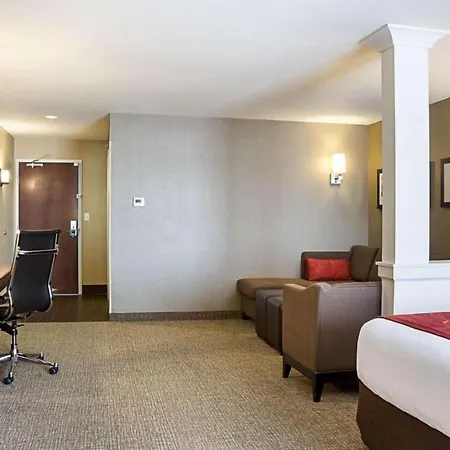 Comfort Suites Fargo Medical Center-3