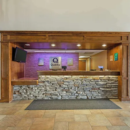 Quality Inn & Suites Fort Madison Near Hwy 61-2