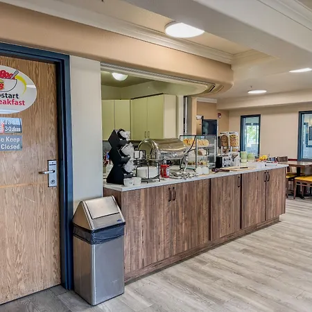 Super 8 By Wyndham High River Ab-3
