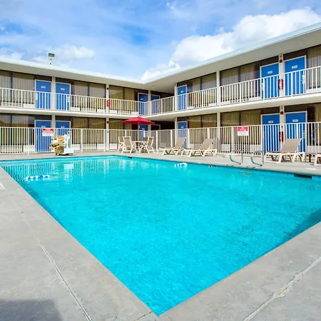 Motel 6 Baton Rouge Southeast-3