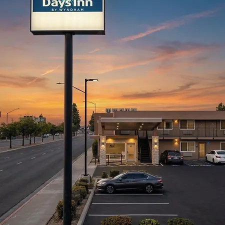 Days Inn By Wyndham Yosemite Area-2