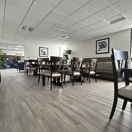 Clarion Inn & Suites Grand Rapids Airport-3