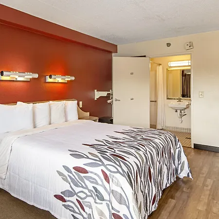 Red Roof Inn Greensboro Coliseum-3