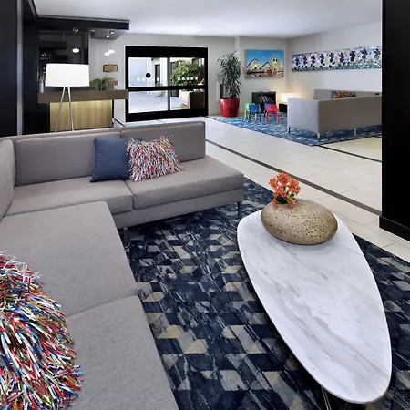 Holiday Inn Hotel & Suites Anaheim By Ihg-3