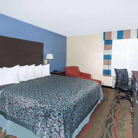 Days Inn By Wyndham Springfield-2