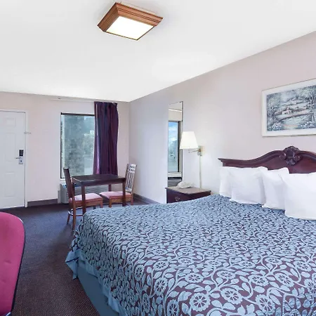 Days Inn By Wyndham Morristown-3