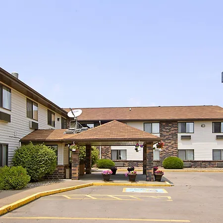 Days Inn & Suites By Wyndham Davenport East-3