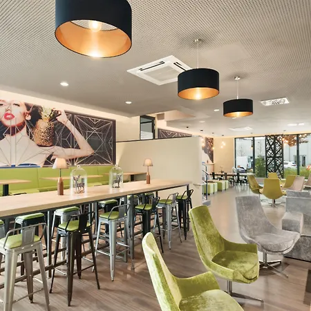 Super 8 By Wyndham Munich City North-3