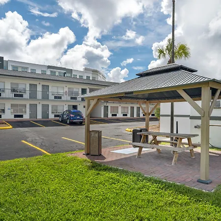 Quality Inn & Suites Orlando East - Ucf Area-3