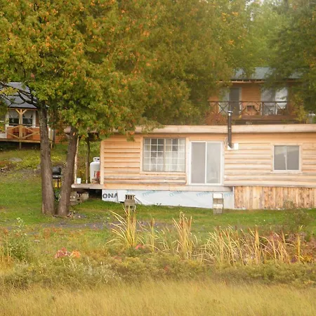 Mowat Landing Cottages-2