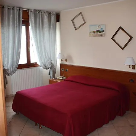 Albergo Ristorante Punta Dell'Est-3