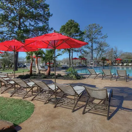 Lake Conroe One-Bedroom Cabin 3-2