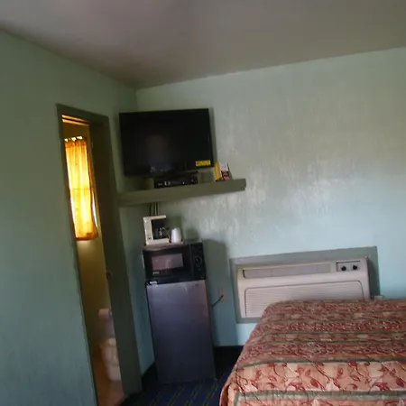 Budget Inn Mount Airy-3