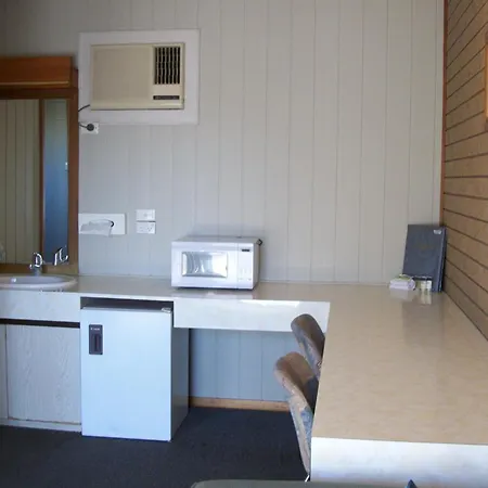 Country Home Motor Inn-3