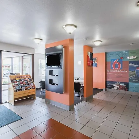 Motel 6 Omaha - Central-3