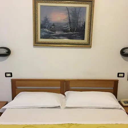 Hotel Dora-3