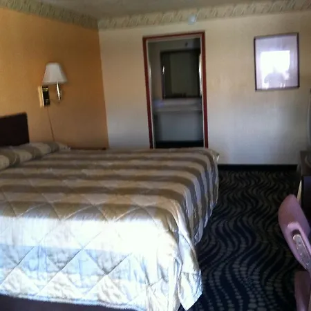 Deluxe Inn Kilgore-3