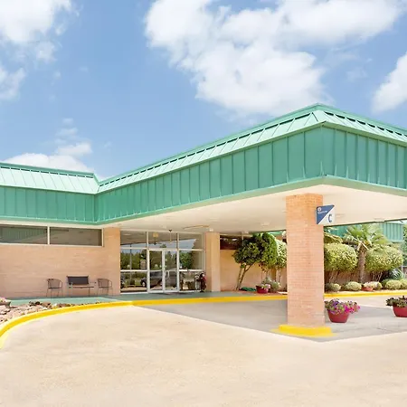 Super 8 By Wyndham Hope-3