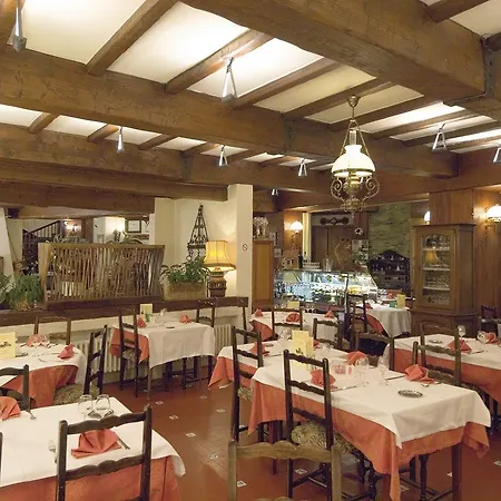 Hotel Restaurant Planes-2