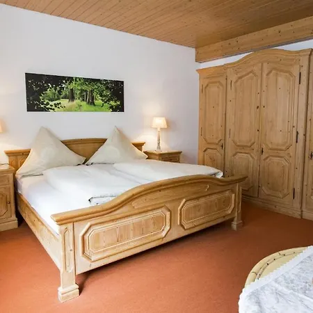 Hotel-Pension-Waldblick-3