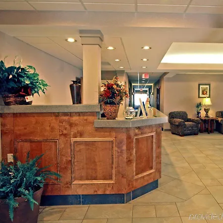 Paola Inn And Suites-2