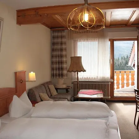 Schwarzwald-Gasthof Hirsch-3