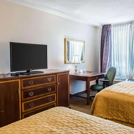 Plaza Inn & Suites-3