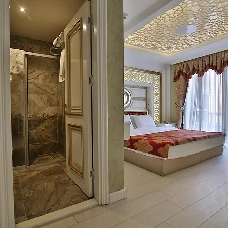 Hotel Queens Land-2