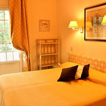 Hotel Les Mazets Des Roches-2