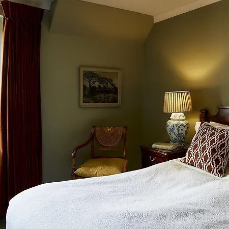 Kinloch Lodge Hotel And Restaurant-3