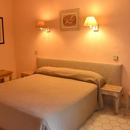 Hotel Les Mazets Des Roches-3