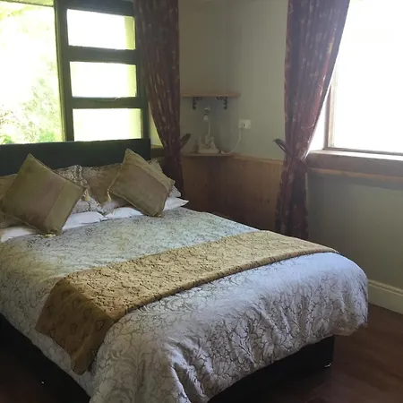Kylemore Pass Hotel-2