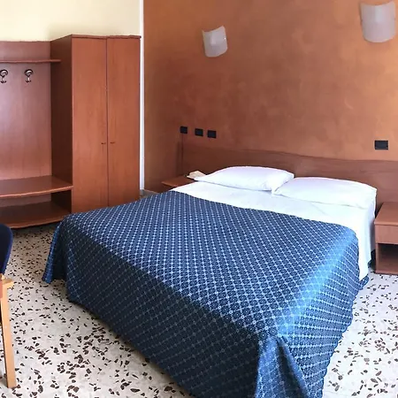 Hotel Frejus-3