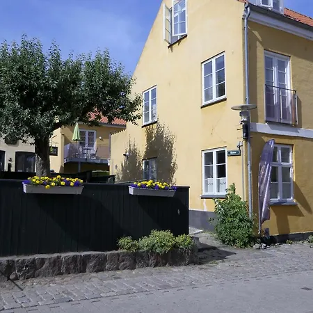 Dragor Hotel & Apartments-3