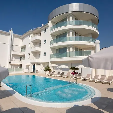 International Beach Hotel-3